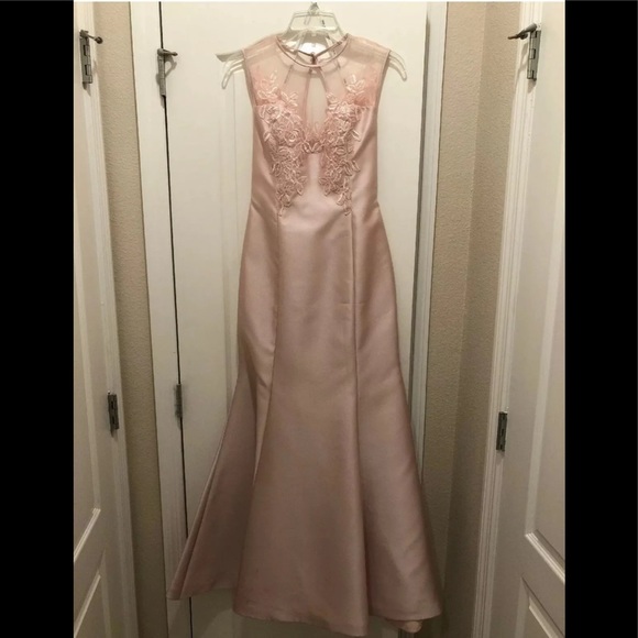 Beautiful Lazaro gown - Picture 1 of 8